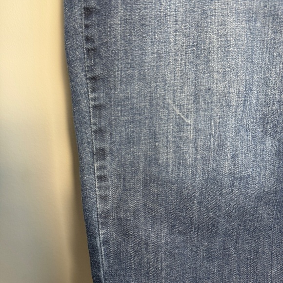 Denizen Levi's Women's Medium Wash Capri Jeans Rolled Hems Blue 14 Stretch Faded - Picture 3 of 16